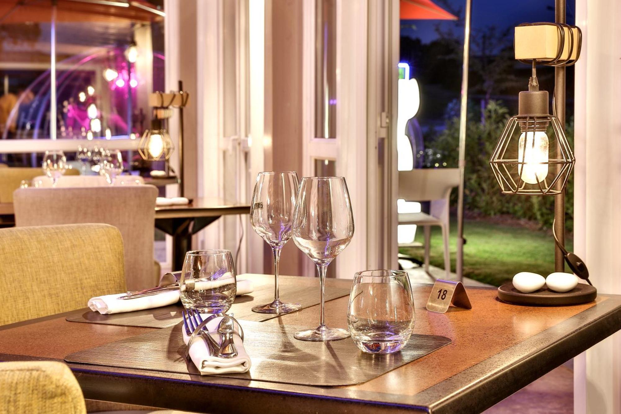 Hotel-Restaurant Logis Europa Maussac Eksteriør billede